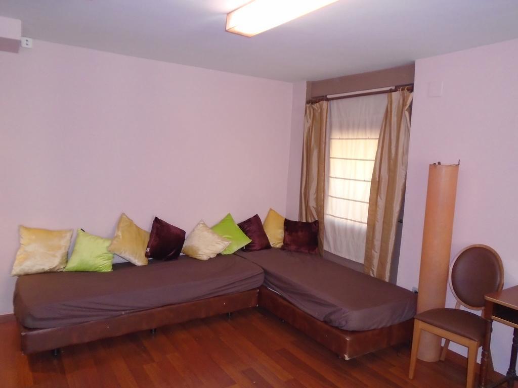 Hostal Fonda Galicia Cardedeu Buitenkant foto