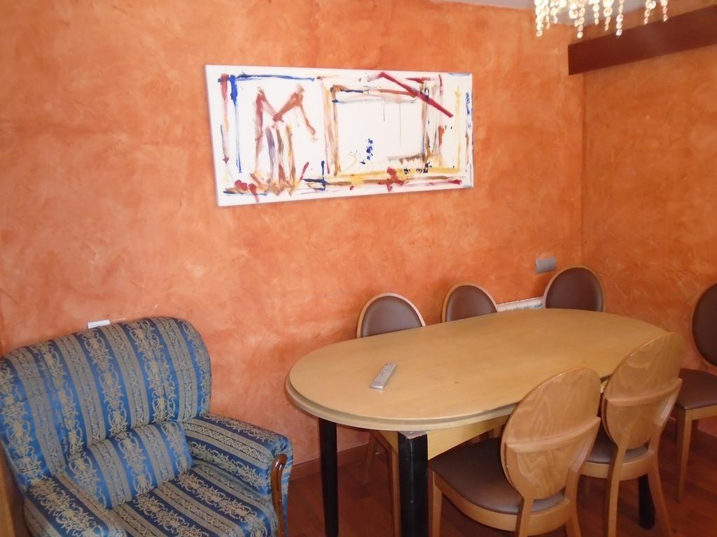 Hostal Fonda Galicia Cardedeu Buitenkant foto