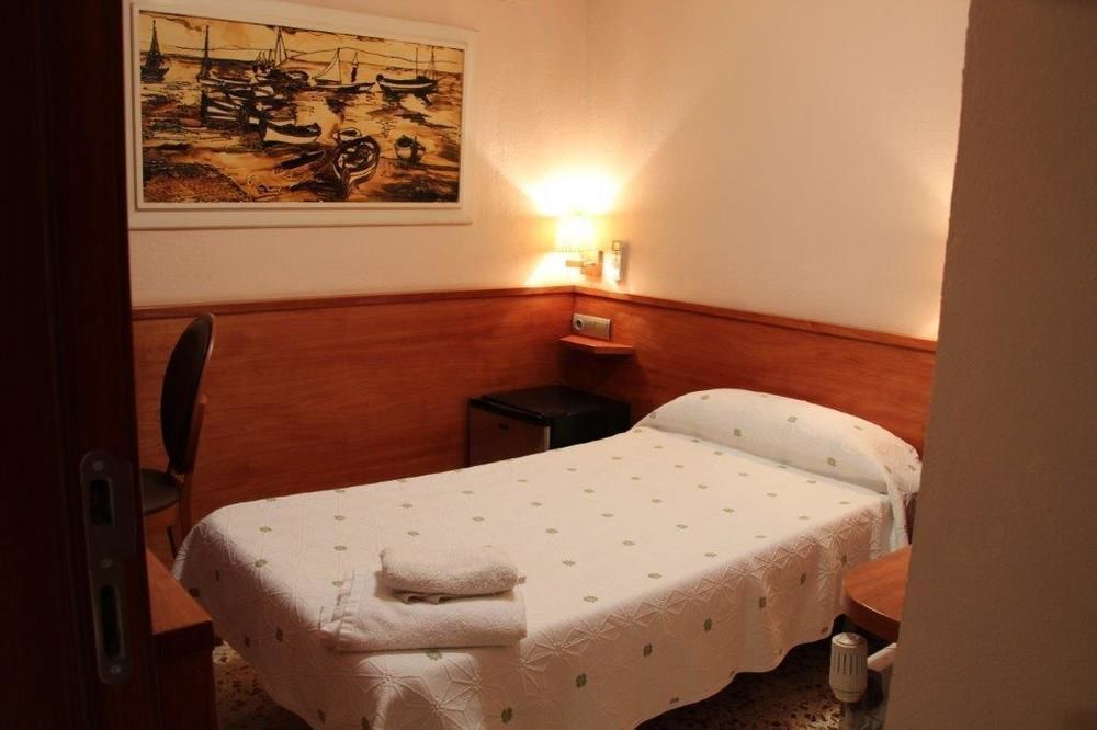 Hostal Fonda Galicia Cardedeu Buitenkant foto