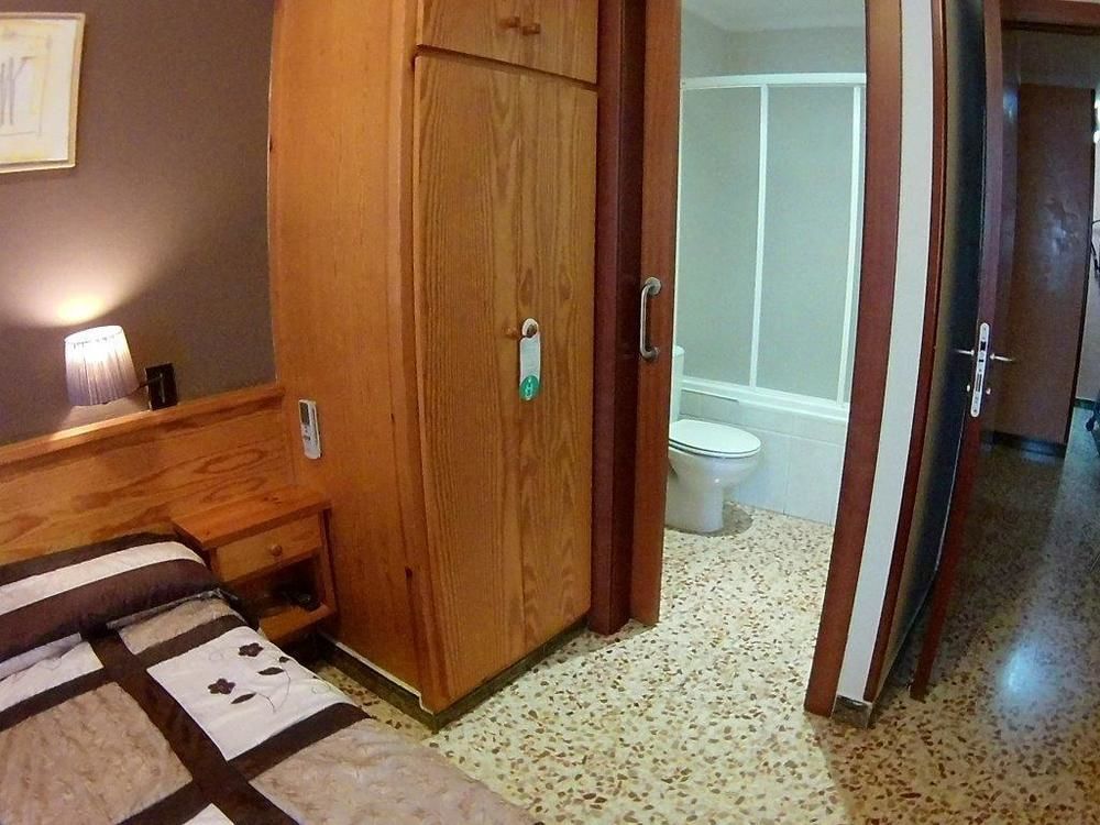Hostal Fonda Galicia Cardedeu Buitenkant foto