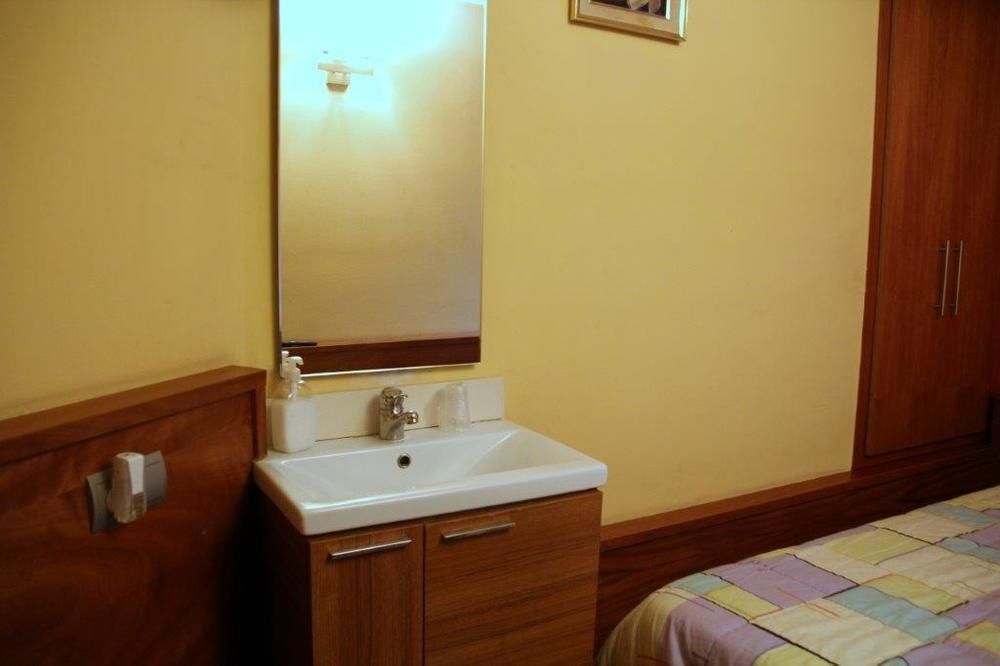 Hostal Fonda Galicia Cardedeu Buitenkant foto
