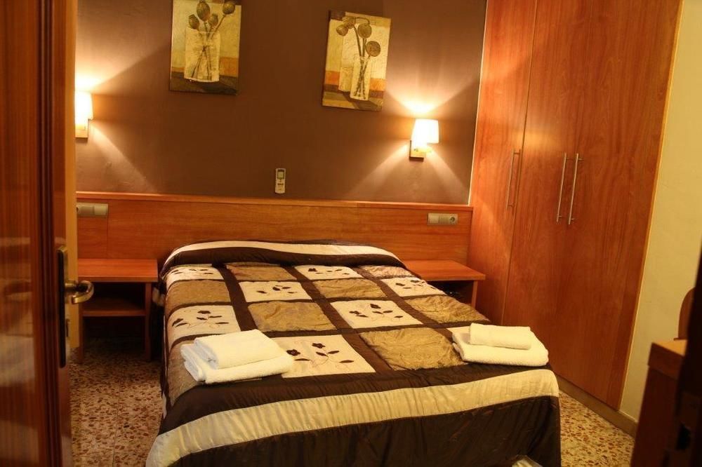 Hostal Fonda Galicia Cardedeu Buitenkant foto