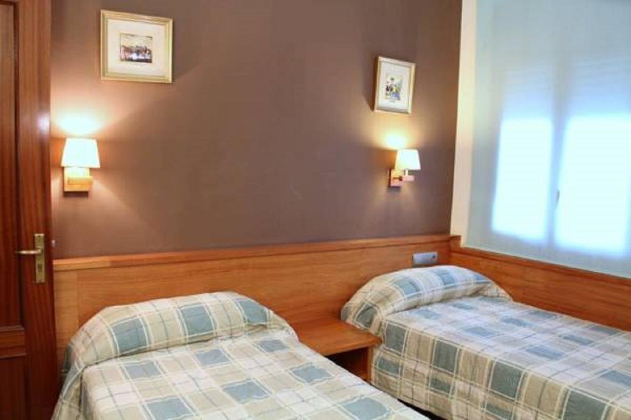 Hostal Fonda Galicia Cardedeu Buitenkant foto