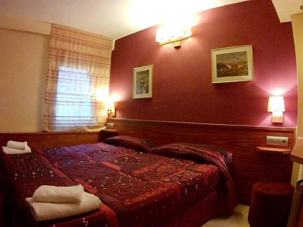 Hostal Fonda Galicia Cardedeu Buitenkant foto
