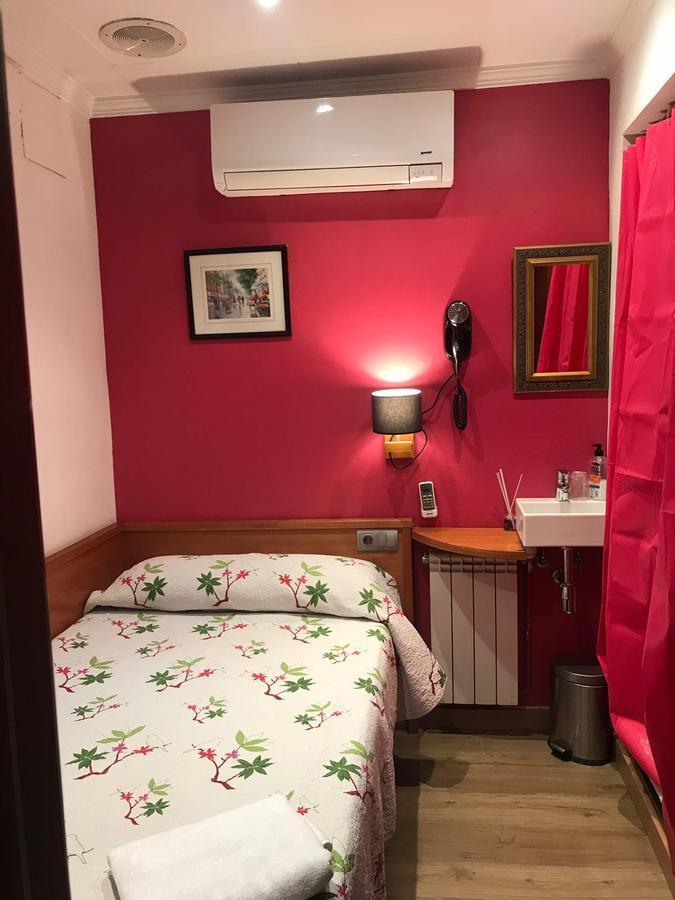 Hostal Fonda Galicia Cardedeu Buitenkant foto