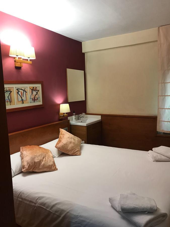 Hostal Fonda Galicia Cardedeu Buitenkant foto