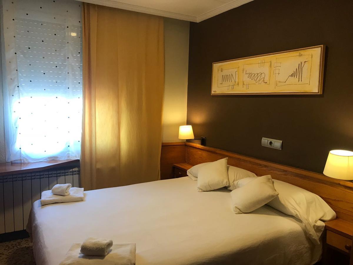 Hostal Fonda Galicia Cardedeu Buitenkant foto