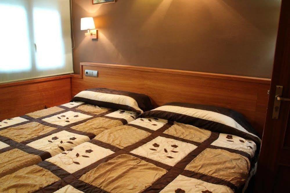 Hostal Fonda Galicia Cardedeu Buitenkant foto