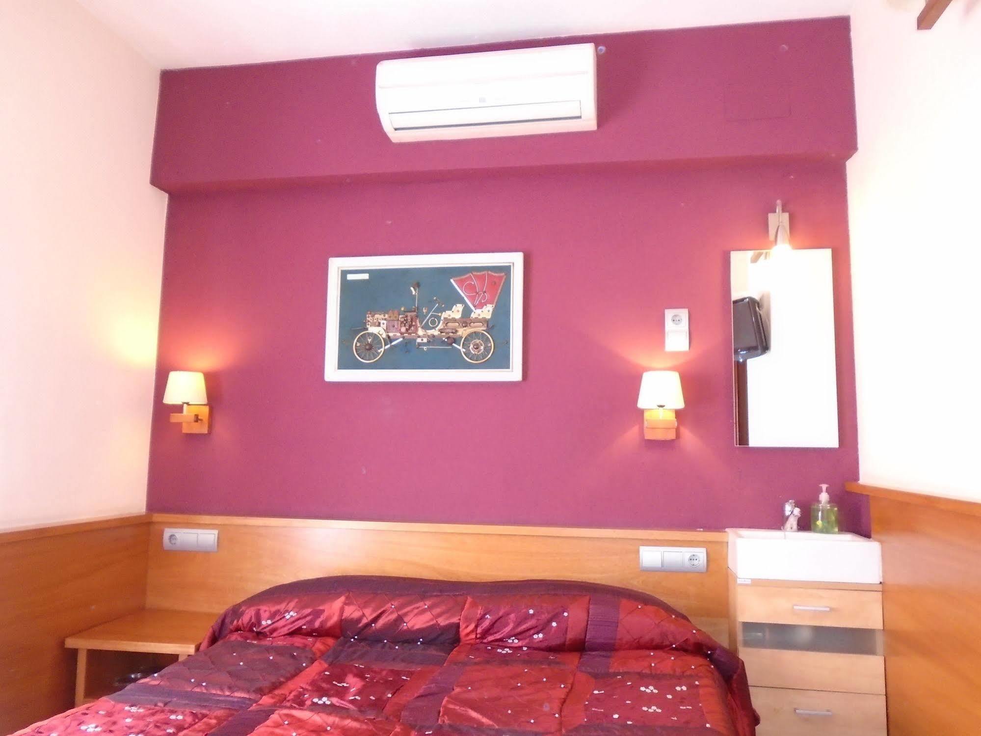 Hostal Fonda Galicia Cardedeu Buitenkant foto