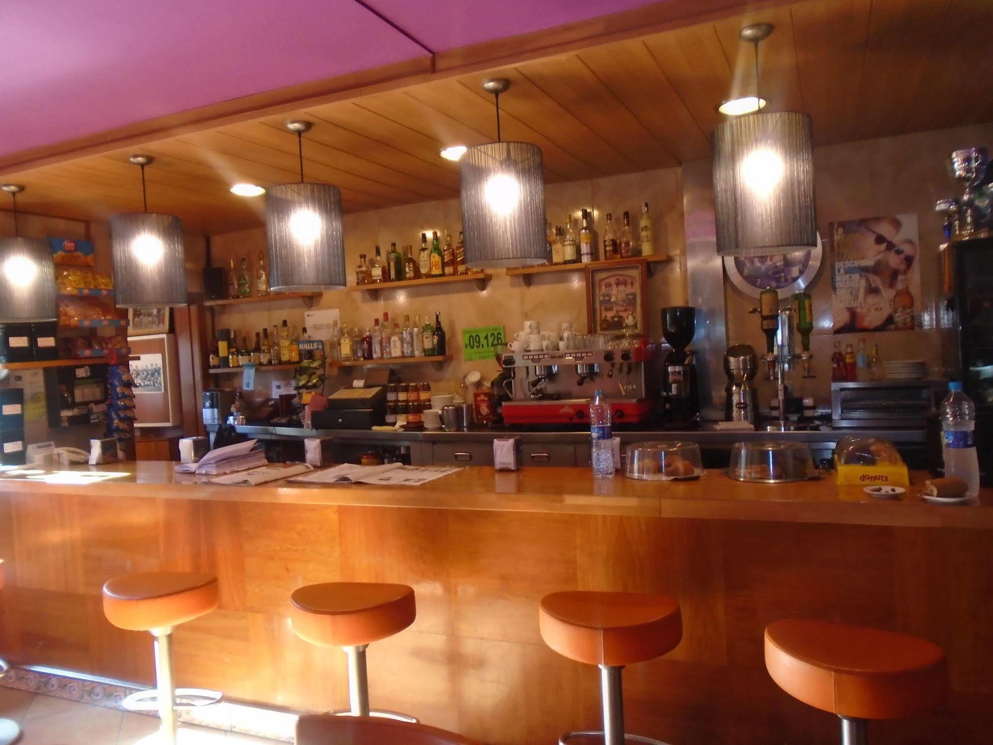 Hostal Fonda Galicia Cardedeu Buitenkant foto