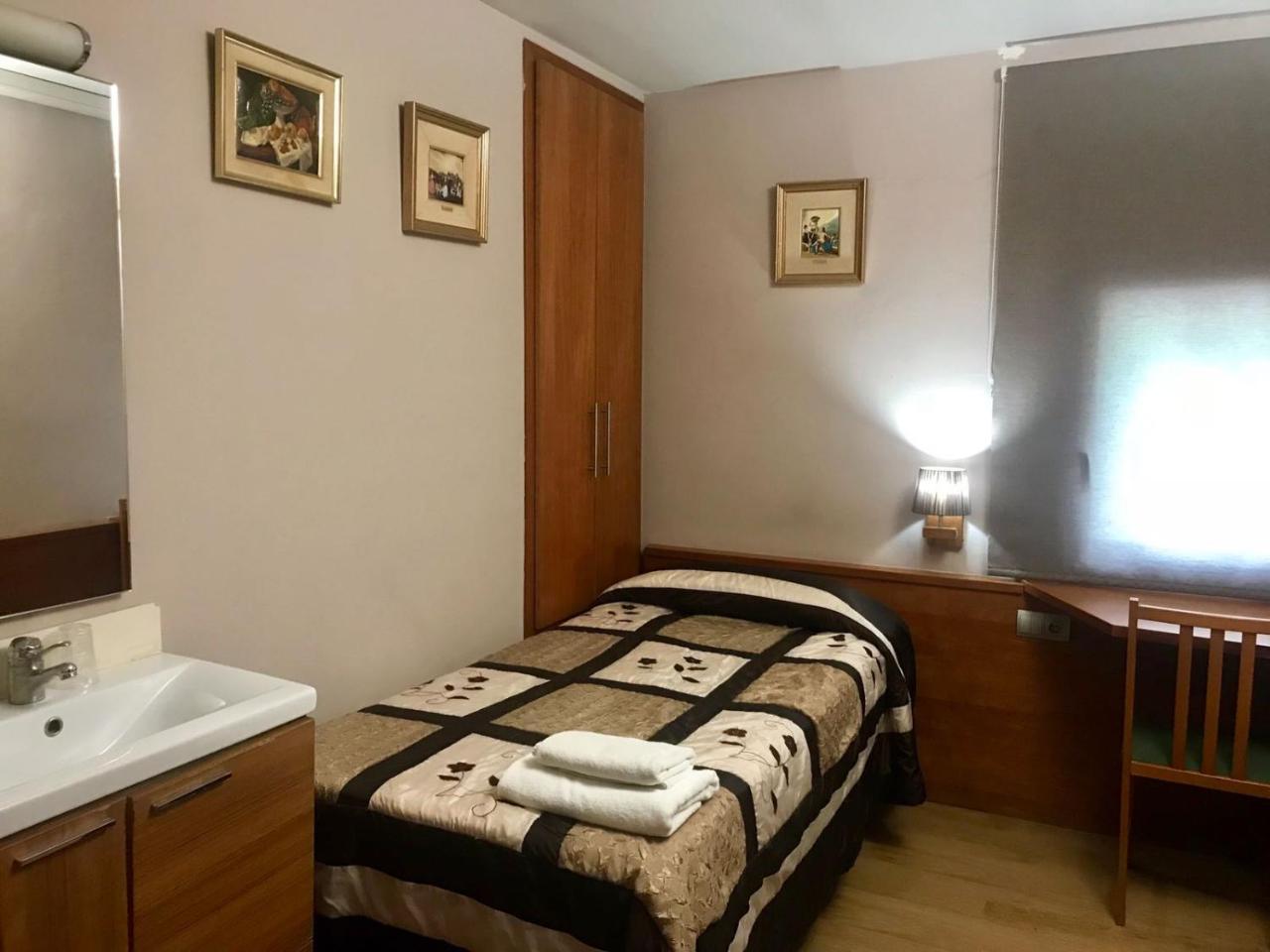 Hostal Fonda Galicia Cardedeu Buitenkant foto
