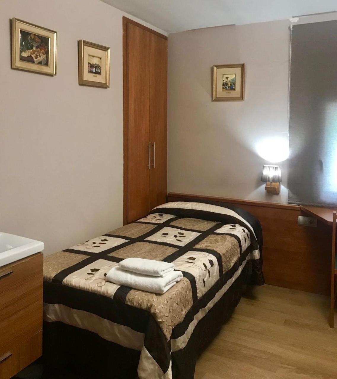 Hostal Fonda Galicia Cardedeu Buitenkant foto